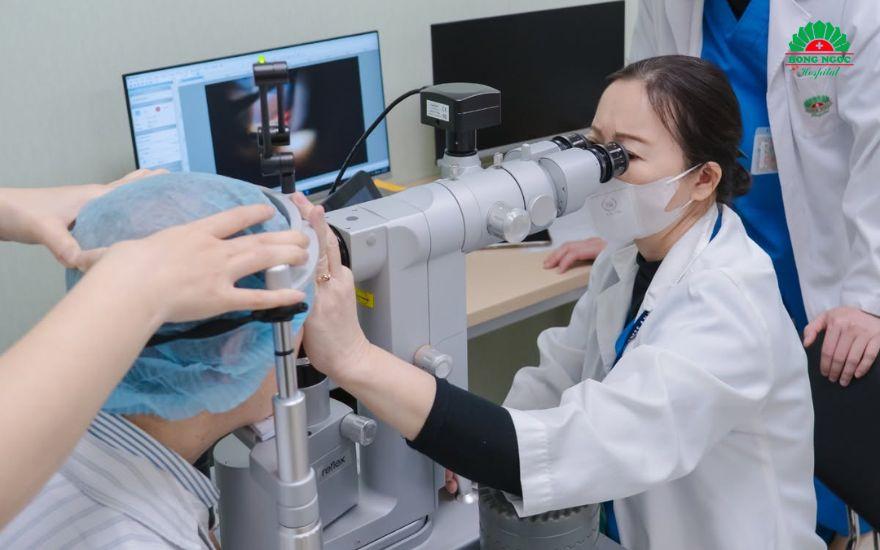 Xử lý mụn vùng mắt tại Bệnh viện Đa khoa Hồng Ngọc đảm bảo an toàn chuẩn y khoa.