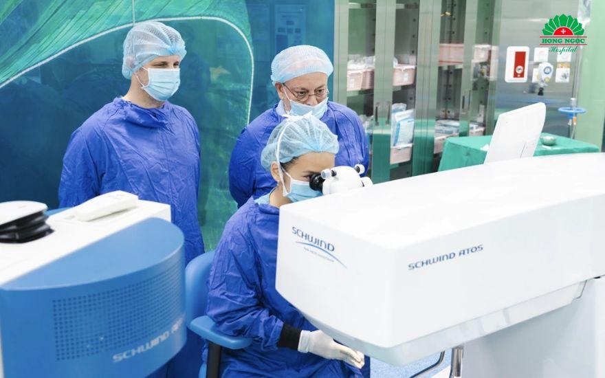 Phẫu thuật tạo hình mi mắt là giải pháp giúp người bệnh khép kín mi, bảo vệ đôi mắt khỏe mạnh.