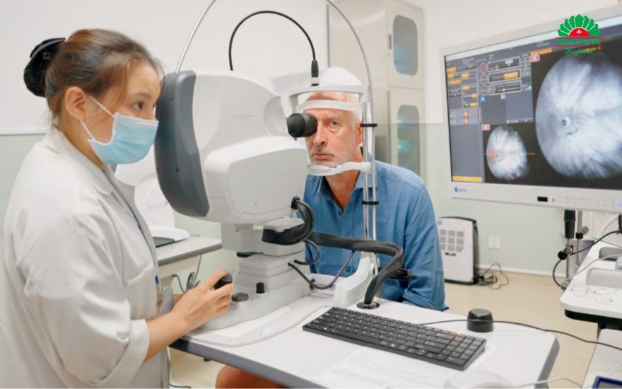 Trung tâm Mắt Hồng Ngọc quy tụ đội ngũ chuyên gia đầu ngành cùng hệ thống thiết bị chẩn đoán nhãn khoa tối tân.