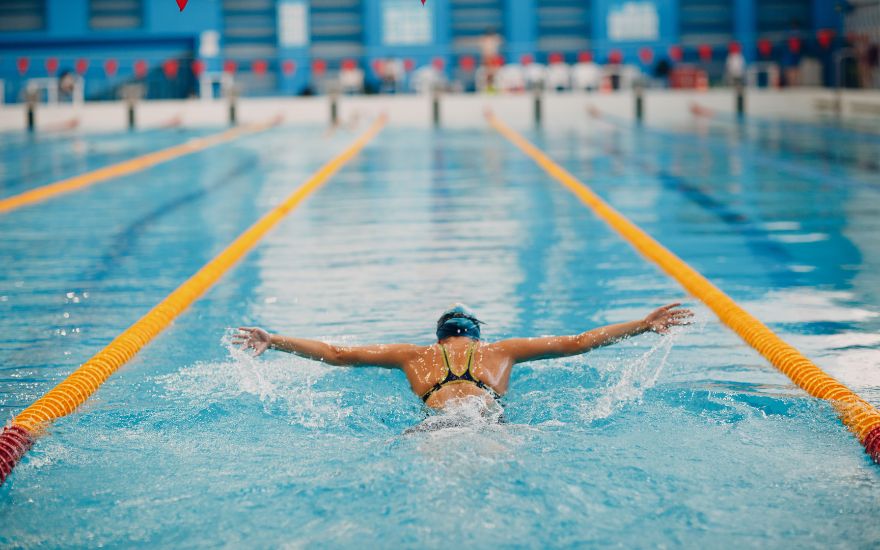vai-de-bi-qua-tai-khi-dong-tac-boi-lap-lai-lien-tuc.jpg *Repetitive swimming movements can easily overload the shoulder*