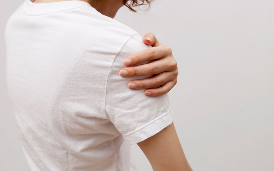 打匹克球时肩膀疼痛:如何缓解疼痛并恢复运动功能