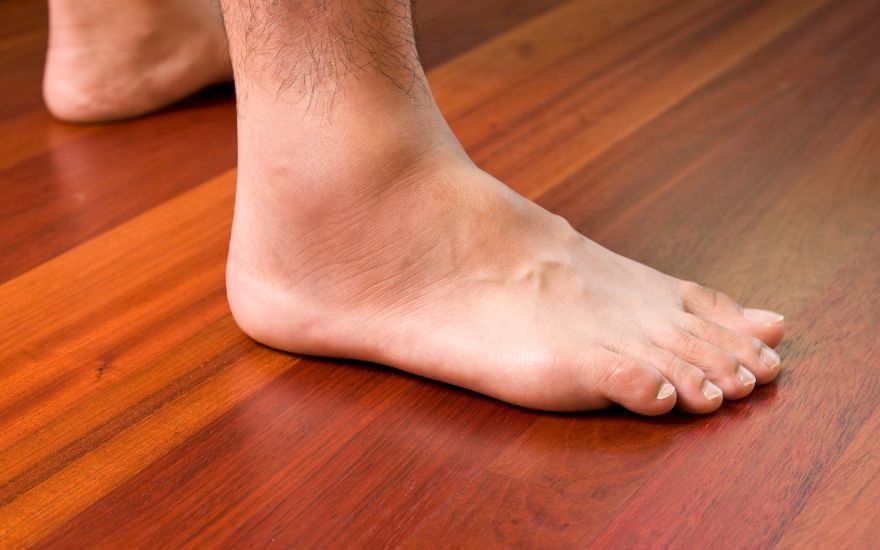 di-duoc-khong-dong-nghia-co-chan-da-an-toan-de-thi-dau.jpg Being able to walk does not mean the ankle is ready for play.