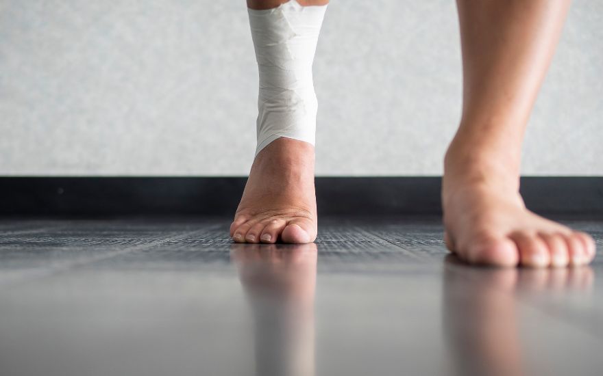khoi-phuc-kha-nang-di-lai-va-tam-van-dong-co-chan.jpg Restoring walking ability and ankle range of motion.