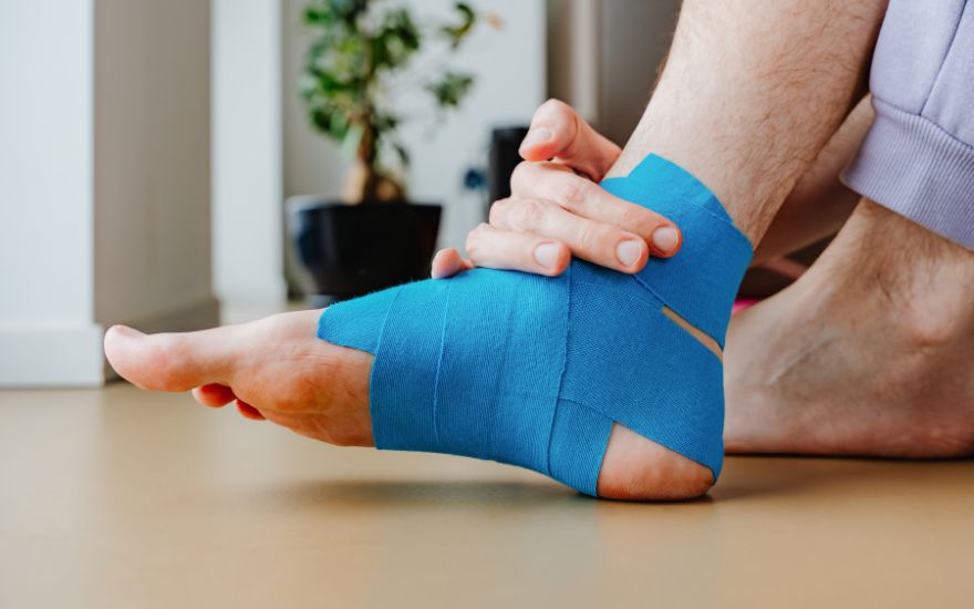 suc-manh-va-thang-bang-giup-han-che-bong-gan-tai-phat.jpg Strength and balance help reduce the risk of recurrent ankle sprains.