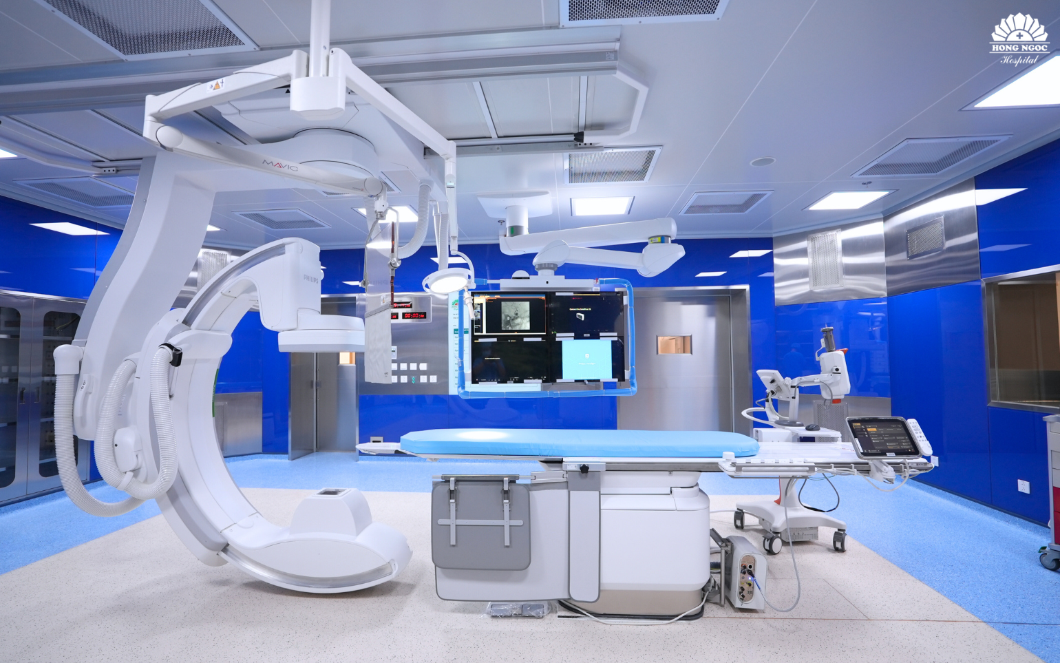 Modern operating theater system with internationally standardized safety protocols