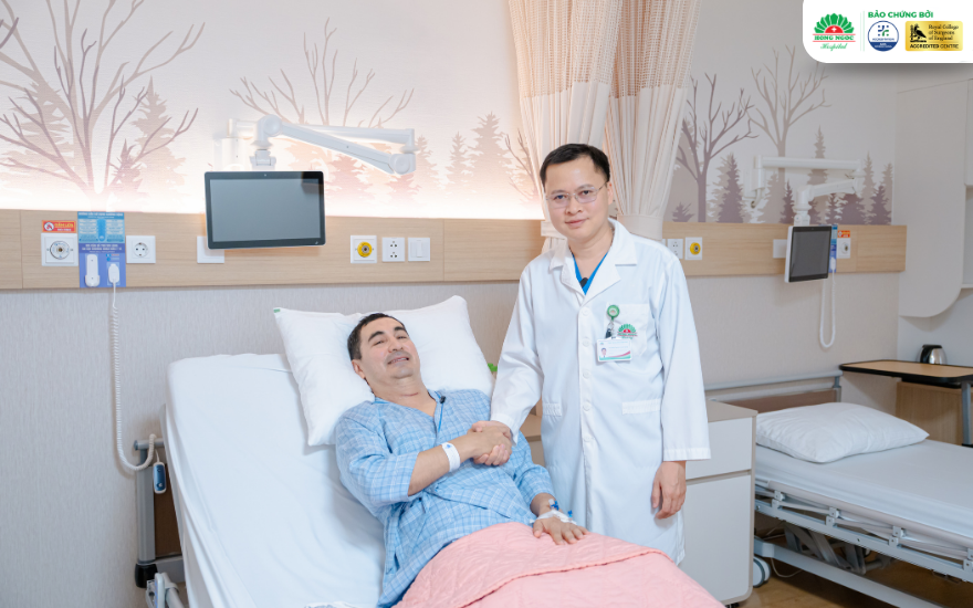 硕士、住院医生 阮春光 (Nguyen Xuan Quang)直接为厄瓜多尔患者进行治疗。