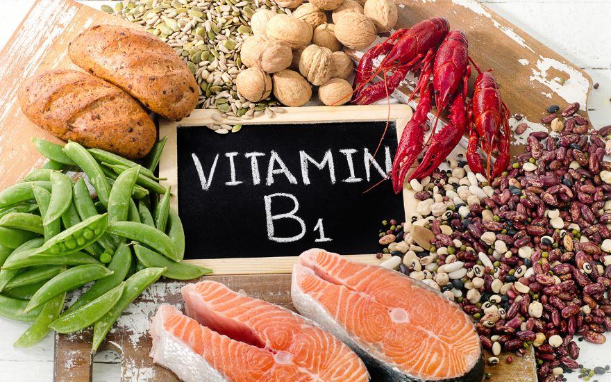 Vitamin B1 tham gia chuyển hóa năng lượng, giúp hệ thần kinh thị giác hoạt động bền bỉ và giảm thiểu chứng nhức mỏi cơ mắt.