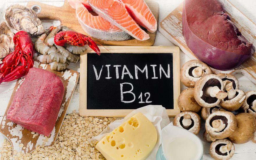 Vitamin B12 duy trì bao myelin của hệ thần kinh, ngăn chặn tình trạng viêm dây thần kinh và suy giảm thị lực đột ngột.