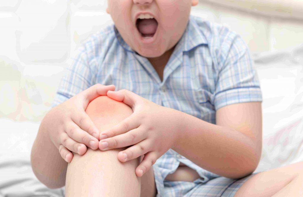 Trẻ đau đầu gối