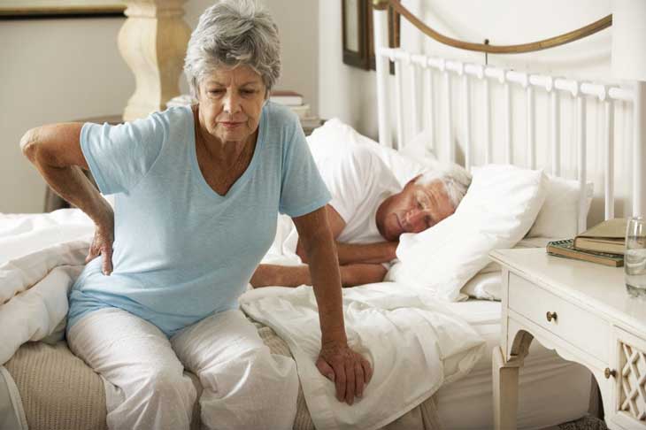 người cao tuổi đau lưng