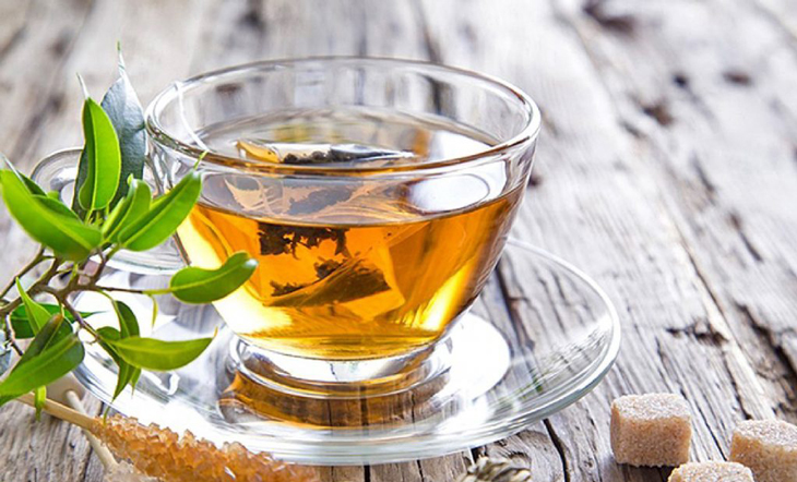Trà thảo mộc không những giúp mẹ thư giãn tinh thần mà còn giúp giảm viêm
