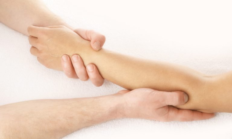 Trật khớp khuỷu tay ở trẻ em