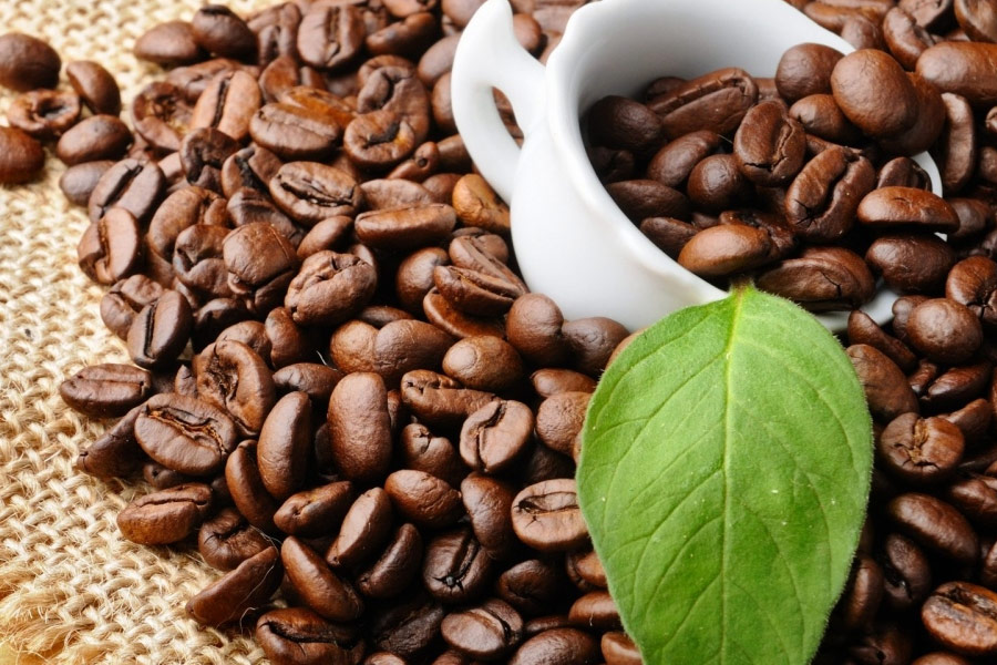 uống cà phê vào buổi sáng