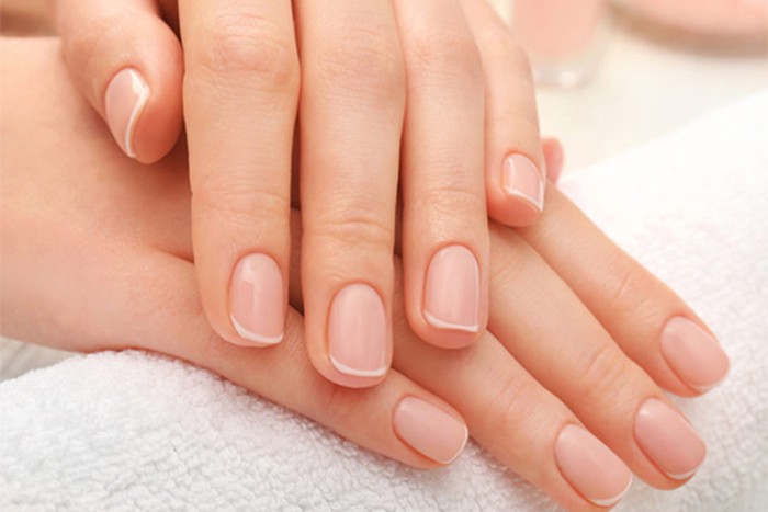 Móng tay hồng hào khỏe mạnh