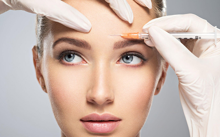 Tiêm botox xóa nếp nhăn giữa hai chân mày