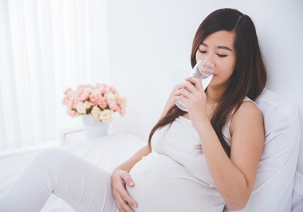 Cần bù nước ngay để giảm thiểu tình trạng bệnh tiêu chảy khi mang thai
