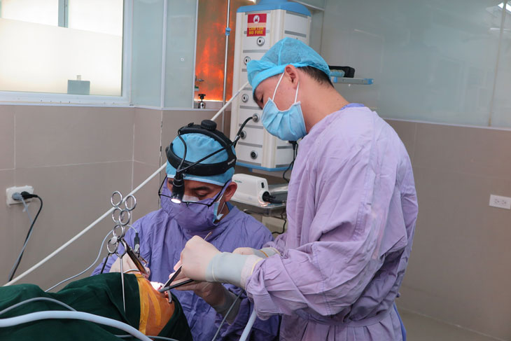 cắt amidan bằng dao plasma