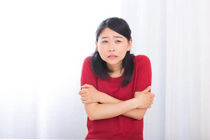 buồn nôn ớn lạnh