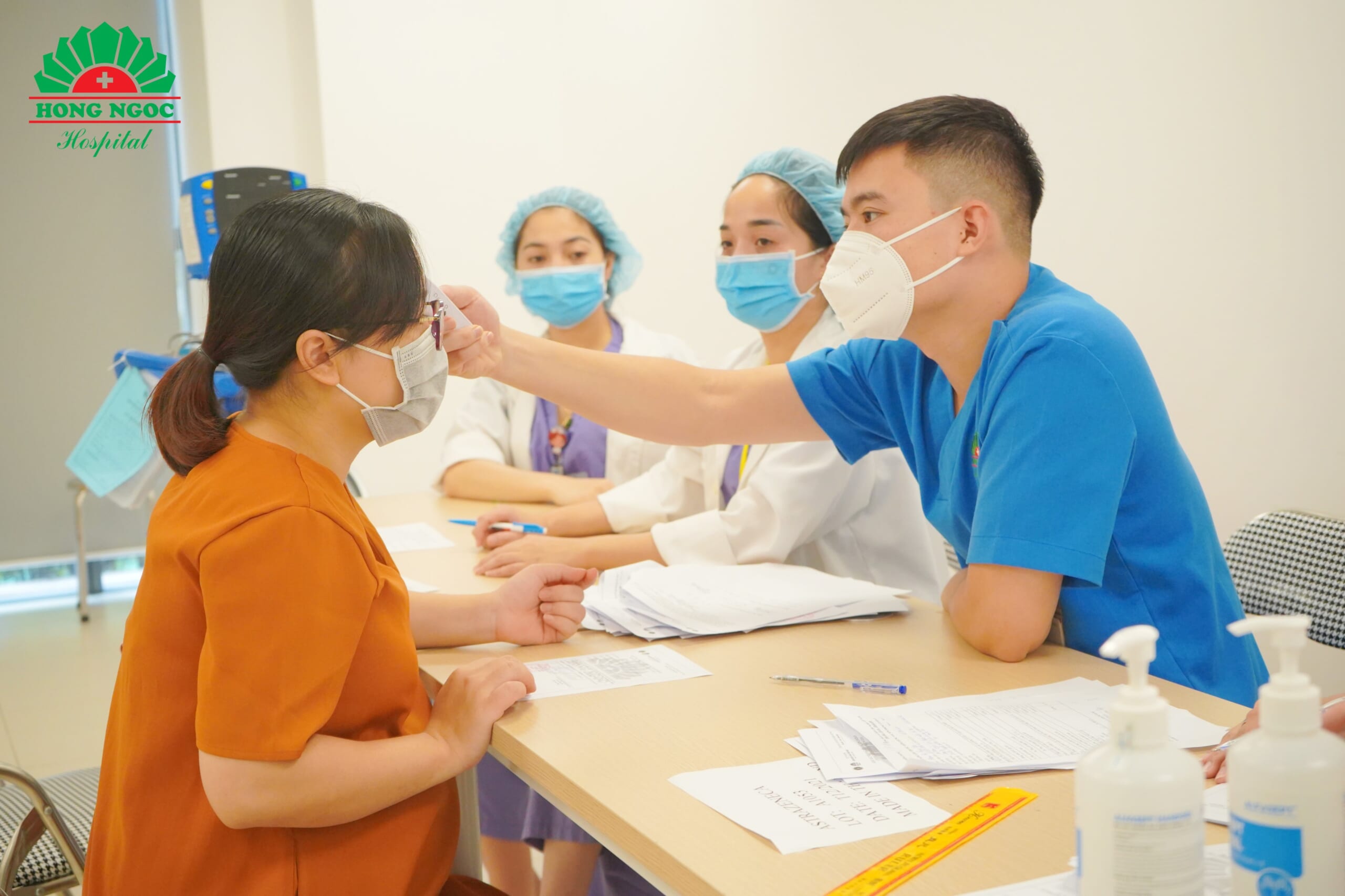 tiêm vaccine