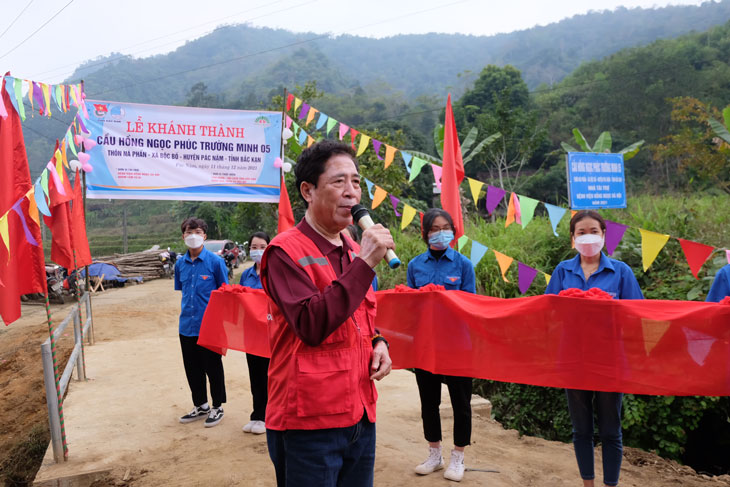 xây cầu bắc kạn
