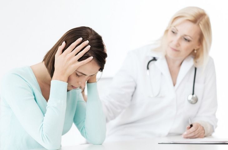Đi khám bác sĩ nếu cảm thấy tâm trạng và sức khỏe tồi tệ