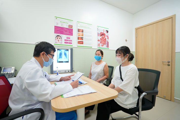 Bệnh nhân mắc COVID nhẹ, không có triệu chứng, nên đi tái khám sau khỏi bệnh 3-4 tuần