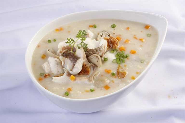 Ăn các món nóng có thể giúp người bệnh giảm cảm giác ớn lạnh hậu COVID