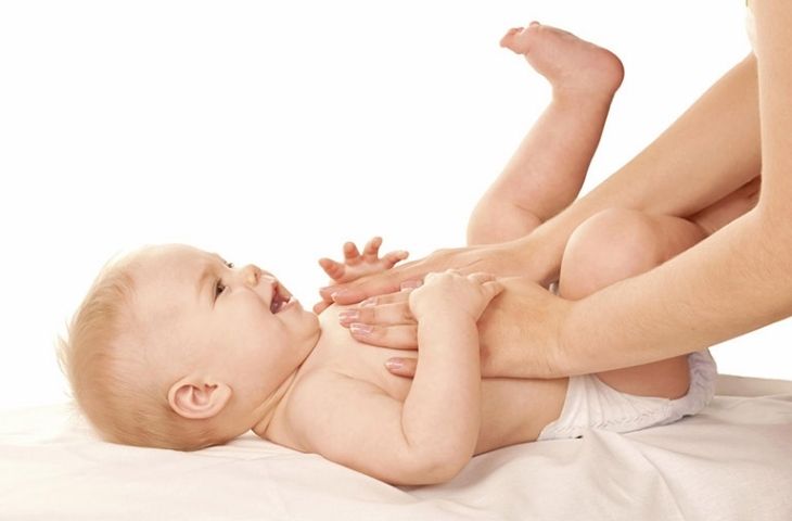 bị rôm ở cổ