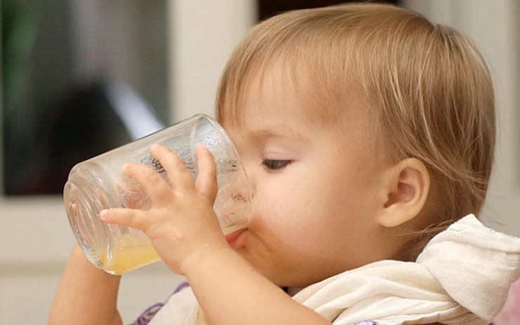 Giúp cha mẹ giải quyết dứt điểm tình trạng bé 2 tuổi bị táo bón