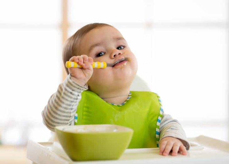 táo bón ở trẻ ăn dặm