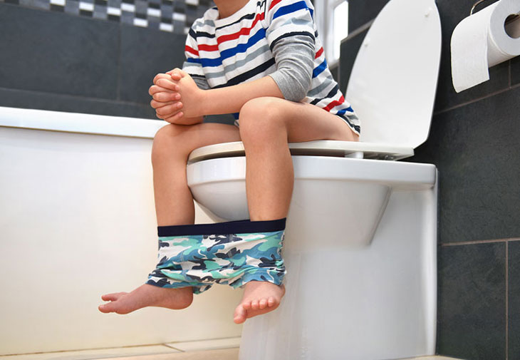 trẻ 4 tuổi bị táo bón lâu ngày