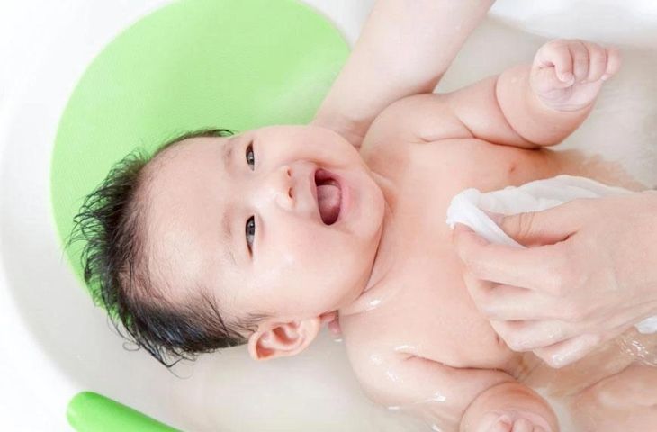 trẻ nổi mè đay