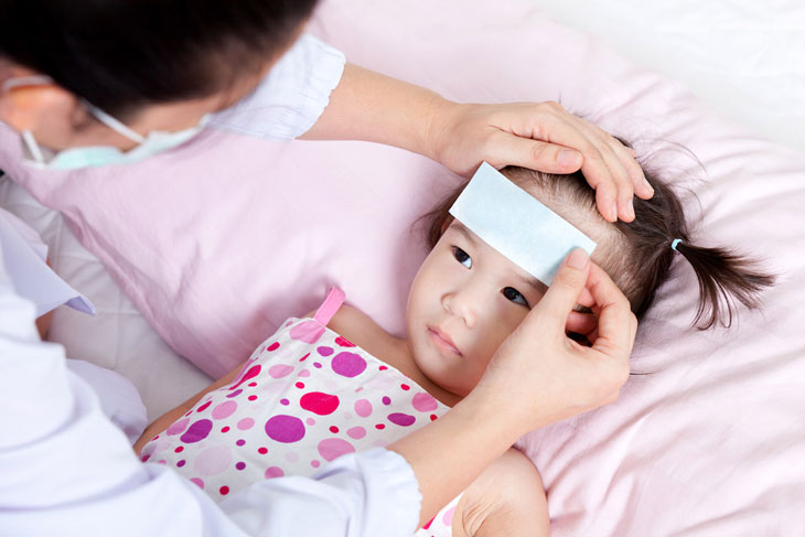 trẻ bị táo bón có bị sốt không
