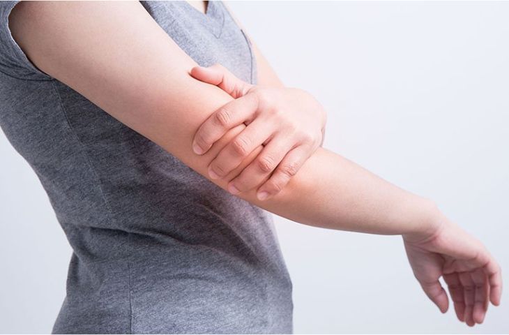 triệu chứng đau cổ vai gáy