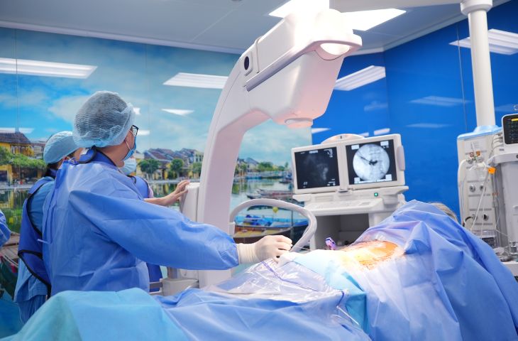 Những đối tượng nào có thể bơm xi măng sinh học cột sống?