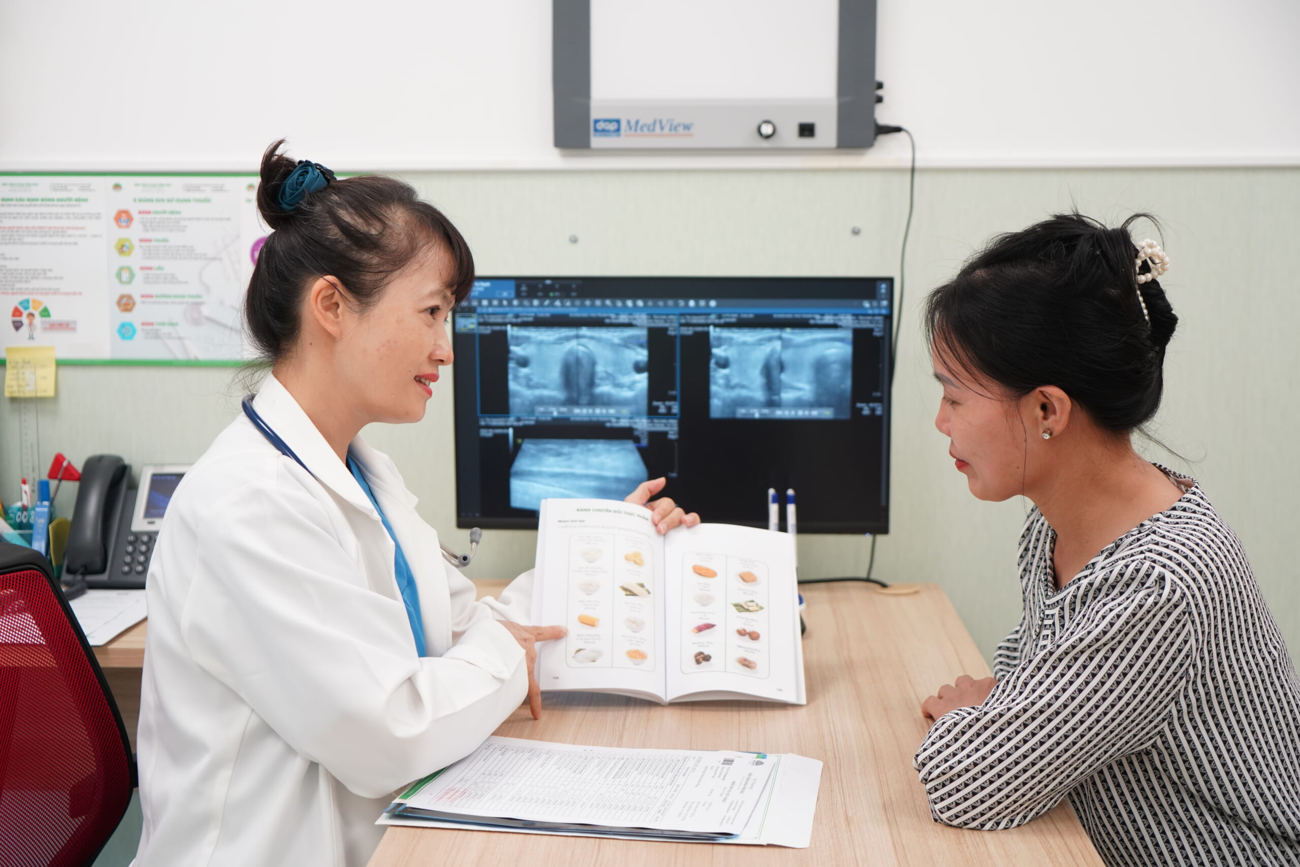 Nên thực hiện khám định kỳ tuyến giáp