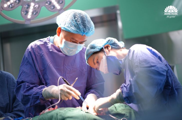 Phẫu thuật tuyến giáp để điều trị cường giáp