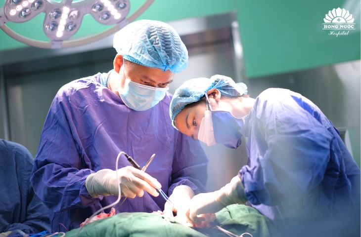 Yêu cầu mổ tuyến giáp với bác sĩ