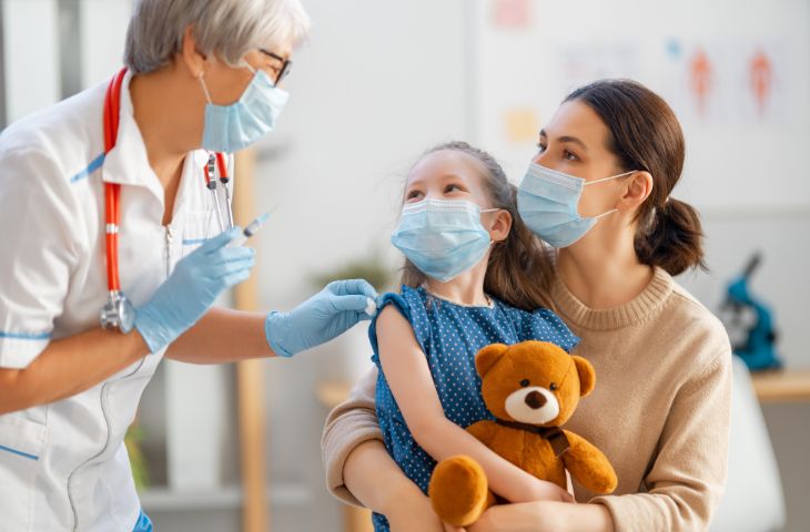 Trẻ em cần được tiêm chủng đầy đủ để phát triển toàn diện