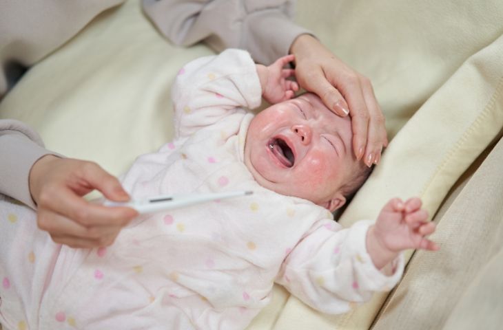 Không sử dụng vaccine phòng bại liệt cho trẻ đang sốt cao