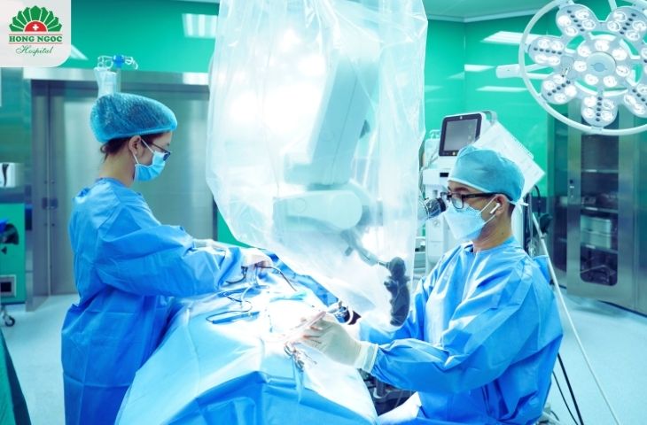 Phẫu thuật tiệt căn xương chũm cải biên dưới kính hiển vi tại BV Hồng Ngọc