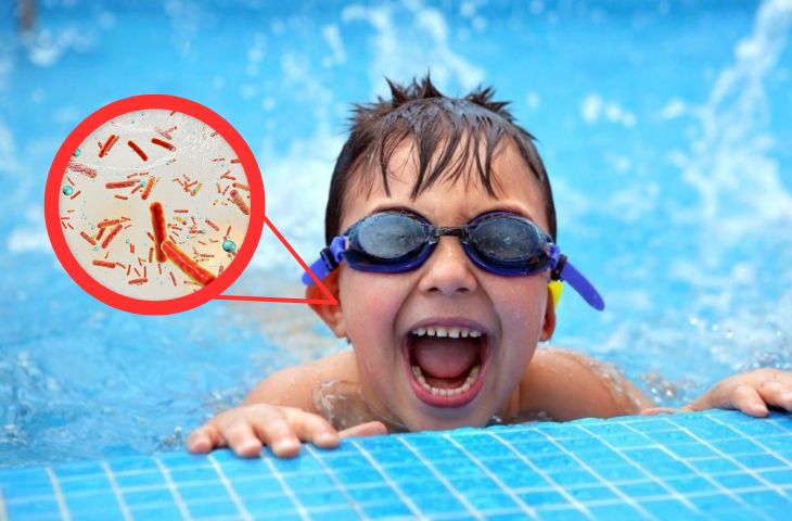 Tiếp xúc với nguồn nước nhiễm khuẩn là nguyên nhân phổ biến dẫn đến viêm ống tai ngoài