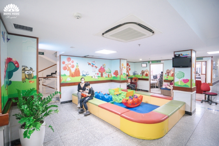 Tiêm chủng tại quận Long Biên